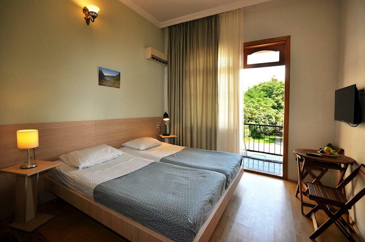 Smak Hotel Kobuleti Room photo